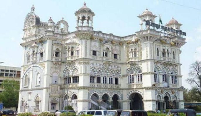 Action will be taken against the hospitals which do not report the birth story within 21 days | जन्म वार्ता २१ दिवसांच्या आत न कळविणाऱ्या रुग्णालयांवर कारवाई हाेणार