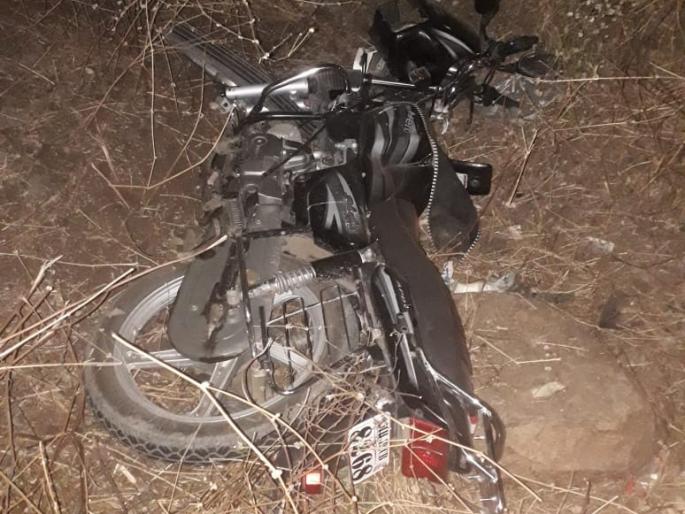 Three seriously injured in a car-two-wheeler accident near Pahur | पहूरजवळ कार-दुचाकी अपघातात तिघे गंभीर Three seriously injured in a car-two-wheeler accident near Pahur | पहूरजवळ कार-दुचाकी अपघातात तिघे गंभीर