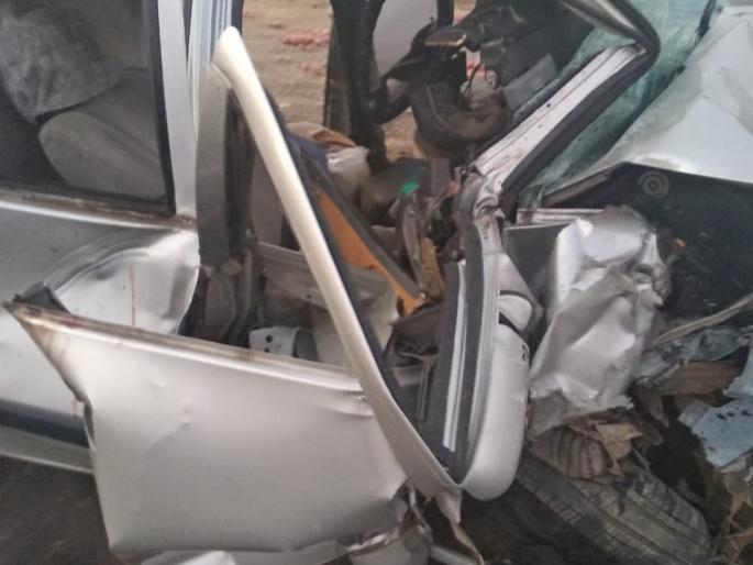 Car accident at Ganpatipule; Policeman's wife killed on the spot, four injured | सांगोल्याजवळ कारचा अपघात; पोलिस कर्मचाऱ्याची पत्नी जागीच ठार, चौघे जखमी Car accident at Ganpatipule; Policeman's wife killed on the spot, four injured | सांगोल्याजवळ कारचा अपघात; पोलिस कर्मचाऱ्याची पत्नी जागीच ठार, चौघे जखमी