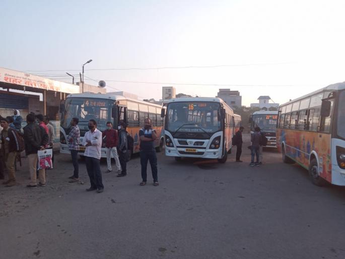 City bus driver beaten by rickshaw driver | सिटी बस चालकाला रिक्षा चालकाची मारहाण; बस सेवा ठप्प City bus driver beaten by rickshaw driver | सिटी बस चालकाला रिक्षा चालकाची मारहाण; बस सेवा ठप्प