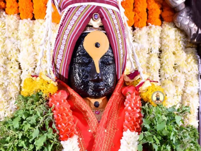 Tricolor from flower in Vitthal temple in Pandharpur on the occasion of Republic Day | प्रजासत्ताक दिनानिमित्त पंढरपुरातील विठ्ठल मंदिरात फुलापासून तिरंगा Tricolor from flower in Vitthal temple in Pandharpur on the occasion of Republic Day | प्रजासत्ताक दिनानिमित्त पंढरपुरातील विठ्ठल मंदिरात फुलापासून तिरंगा