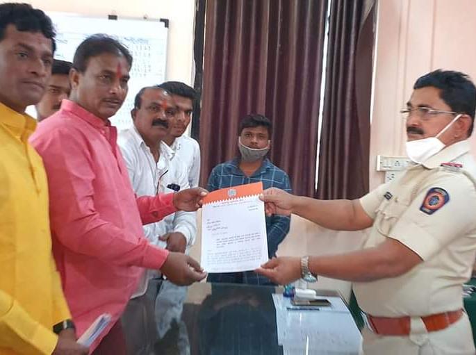 MNS lodges complaint against Energy Minister Nitin Raut in Pandharpur | पंढरपुरात ऊर्जामंत्री नितीन राऊत यांच्याविरोधात मनसेची पोलिसात तक्रार MNS lodges complaint against Energy Minister Nitin Raut in Pandharpur | पंढरपुरात ऊर्जामंत्री नितीन राऊत यांच्याविरोधात मनसेची पोलिसात तक्रार
