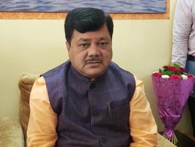 Fadnavis criticized the couple in obscene language but we did not beat anyone | फडणवीस दांपत्यावर अश्लील भाषेत टीका केली पण आम्ही कोणाला मारहाण केली नाही Fadnavis criticized the couple in obscene language but we did not beat anyone | फडणवीस दांपत्यावर अश्लील भाषेत टीका केली पण आम्ही कोणाला मारहाण केली नाही