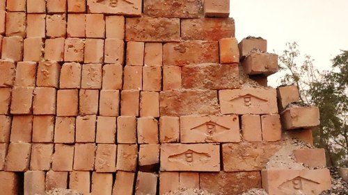 Corona halts brick making business | कोरोनामुळे विटा निर्मितीचा व्यवसाय ठप्प