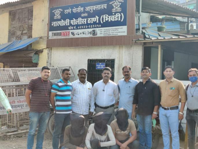 Four arrested for robbing driver, one accused absconding | वाहन चालकास लुटणाऱ्या चौकडीला अटक तर एक आरोपी फरार Four arrested for robbing driver, one accused absconding | वाहन चालकास लुटणाऱ्या चौकडीला अटक तर एक आरोपी फरार