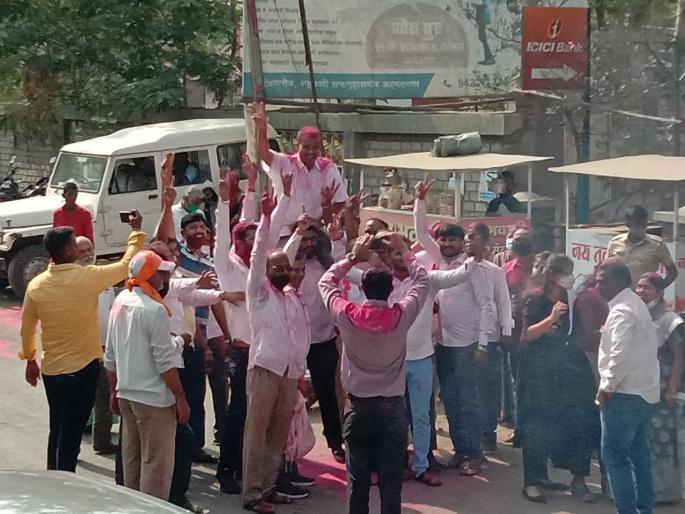 District Co-operative Bank: Shivaji Kardile, Uday Shelke, Prashant Gaikwad, Ambadas Pisal won, BJP and Aghadi won two seats each. | जिल्हा सहकारी बॅंक : शिवाजी कर्डिले, उदय शेळके, प्रशांत गायकवाड, अंबादास पिसाळ विजयी, भाजप व आघाडीला प्रत्येकी दोन जागा District Co-operative Bank: Shivaji Kardile, Uday Shelke, Prashant Gaikwad, Ambadas Pisal won, BJP and Aghadi won two seats each. | जिल्हा सहकारी बॅंक : शिवाजी कर्डिले, उदय शेळके, प्रशांत गायकवाड, अंबादास पिसाळ विजयी, भाजप व आघाडीला प्रत्येकी दोन जागा