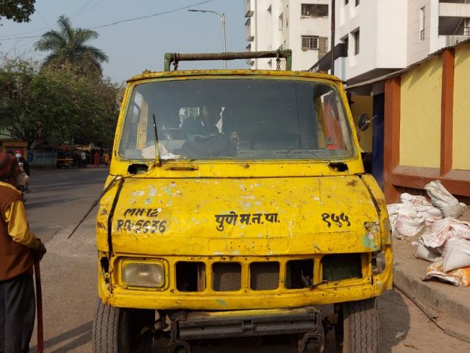 Centre's policy directly hit to Pune Municipal Corporation; More than 500 vehicles will be scrapped | केंद्राच्या धोरणाचा थेट पुणे महापालिकेला फटका; पाचशेहून अधिक वाहने निघणार भंगारात  Centre's policy directly hit to Pune Municipal Corporation; More than 500 vehicles will be scrapped | केंद्राच्या धोरणाचा थेट पुणे महापालिकेला फटका; पाचशेहून अधिक वाहने निघणार भंगारात