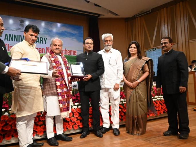 Pune district first in the country in the Prime Minister's Kisan Sanman Nidhi Yojana | पंतप्रधान किसान सन्मान निधी योजनेत पुणे जिल्ह्याचा देशात डंका Pune district first in the country in the Prime Minister's Kisan Sanman Nidhi Yojana | पंतप्रधान किसान सन्मान निधी योजनेत पुणे जिल्ह्याचा देशात डंका