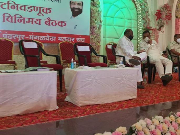 Bhagirath Bhalke on stage; Ajit Pawar and Jayant Patil in a closed room! | भगीरथ भालके व्यासपीठावर; अजित पवार अन् जयंत पाटील बंद खोलीत ! Bhagirath Bhalke on stage; Ajit Pawar and Jayant Patil in a closed room! | भगीरथ भालके व्यासपीठावर; अजित पवार अन् जयंत पाटील बंद खोलीत !