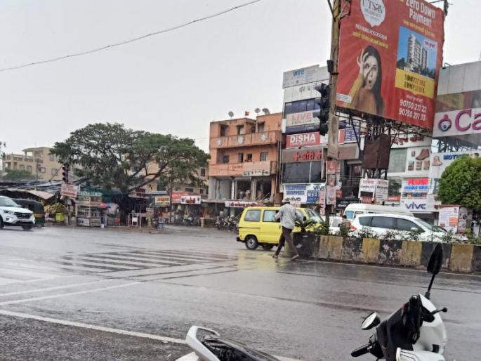 Heavy rains with thunderstorms for the second day in Pune | पुण्यात सलग दुसऱ्या दिवशी ढगांच्या गडगडाटासह पावसाची जोरदार बॅटिंग Heavy rains with thunderstorms for the second day in Pune | पुण्यात सलग दुसऱ्या दिवशी ढगांच्या गडगडाटासह पावसाची जोरदार बॅटिंग