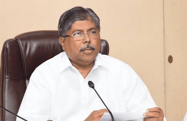 Increasing prevalence of corona in Pune; BJP state president Chandrakant Patil told the Municipal Commissioner .... | कोरोनाचा वाढता प्रादुर्भाव; भाजप प्रदेशाध्यक्ष चंद्रकांत पाटील महापालिका आयुक्तांना म्हणाले....