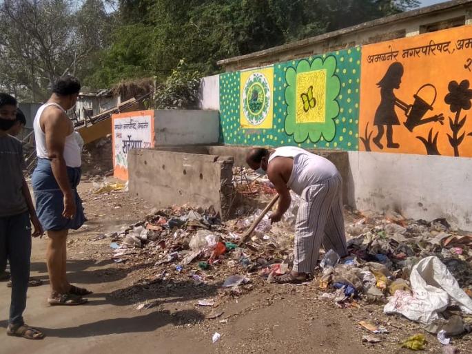 In Amalnera, the dust of cleanliness was washed away by social consciousness | अमळनेरात सामाजिक जाणिवेतून झाली स्वच्छतेची धुळवड In Amalnera, the dust of cleanliness was washed away by social consciousness | अमळनेरात सामाजिक जाणिवेतून झाली स्वच्छतेची धुळवड