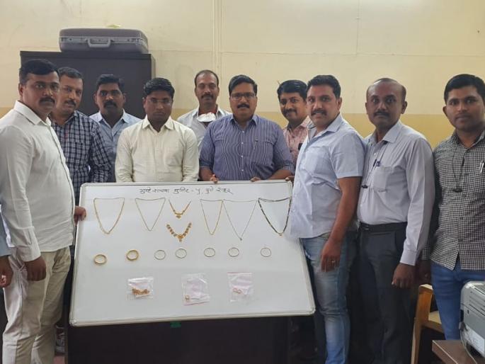 28 weights of gold jewellery worth Rs 13 lakh seized from burglar's inn; Performance of Crime Branch Unit 5 | घरफोडी करणार्या सराईताकडून १३ लाखांचे २८ तोळे सोन्याचे दागिने जप्त; गुन्हे शाखेच्या युनिट ५ ची कामगिरी 28 weights of gold jewellery worth Rs 13 lakh seized from burglar's inn; Performance of Crime Branch Unit 5 | घरफोडी करणार्या सराईताकडून १३ लाखांचे २८ तोळे सोन्याचे दागिने जप्त; गुन्हे शाखेच्या युनिट ५ ची कामगिरी