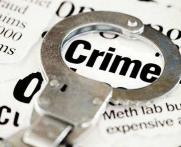 Knief attack on youth by criminals ; Crime filed in Warje Malwadi | सराईत गुंडांकडून तरुणावर कोयत्याने वार; वारजे माळवाडीत गुन्हा दाखल