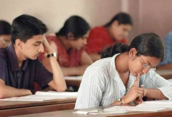 Now the MPSC exam of April 11 has been postponed; Student demand | "आधी परीक्षेसाठी आंदोलन"; आणि आता ११ एप्रिलची 'एमपीएससी'ची परीक्षा पुढे ढकला अशी विनंती Now the MPSC exam of April 11 has been postponed; Student demand | "आधी परीक्षेसाठी आंदोलन"; आणि आता ११ एप्रिलची 'एमपीएससी'ची परीक्षा पुढे ढकला अशी विनंती