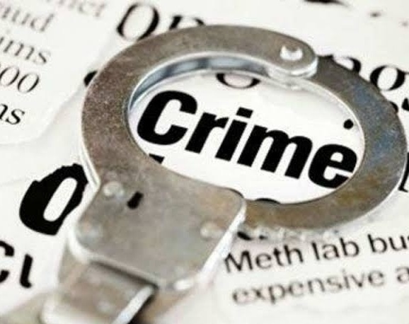 He reached wife house An ...; crime registred against four people | पत्नी नांदायला येत नाही म्हणून त्याने गाठले थेट माहेर अन्... ; चौघांवर गुन्हा दाखल