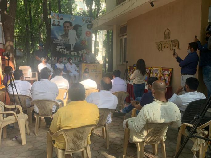 Maharashtra lockdown Pune: BJP leaders broke the rule of curfew on first day of implementation | Maharashtra lockdown Pune: जमावबंदी ती सर्वसामान्य नागरिकांसाठी! पुण्यात भाजपकडून सरकारी आदेशाची पायमल्ली Maharashtra lockdown Pune: BJP leaders broke the rule of curfew on first day of implementation | Maharashtra lockdown Pune: जमावबंदी ती सर्वसामान्य नागरिकांसाठी! पुण्यात भाजपकडून सरकारी आदेशाची पायमल्ली