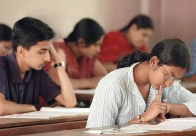 Mr. Chief Minister, Corona outbreak in the state; MPSC exam should be postponed! | मुख्यमंत्री महोदय, राज्यात कोरोनाचा उद्रेक; 'एमपीएससी'ची परीक्षा पुढे ढकलावी! Mr. Chief Minister, Corona outbreak in the state; MPSC exam should be postponed! | मुख्यमंत्री महोदय, राज्यात कोरोनाचा उद्रेक; 'एमपीएससी'ची परीक्षा पुढे ढकलावी!