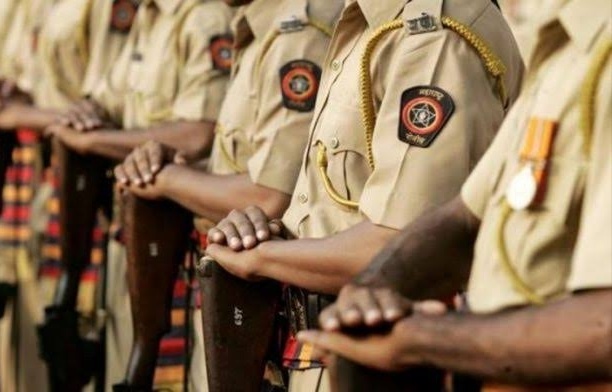 Pune Police Corona News : Increased risk of corona in Pune police force also; | पुणे पोलीस दलातही कोरोनाचा वाढला धोका;१४४ पोलीस अधिकारी, कर्मचारी घेताहेत उपचार Pune Police Corona News : Increased risk of corona in Pune police force also; | पुणे पोलीस दलातही कोरोनाचा वाढला धोका;१४४ पोलीस अधिकारी, कर्मचारी घेताहेत उपचार