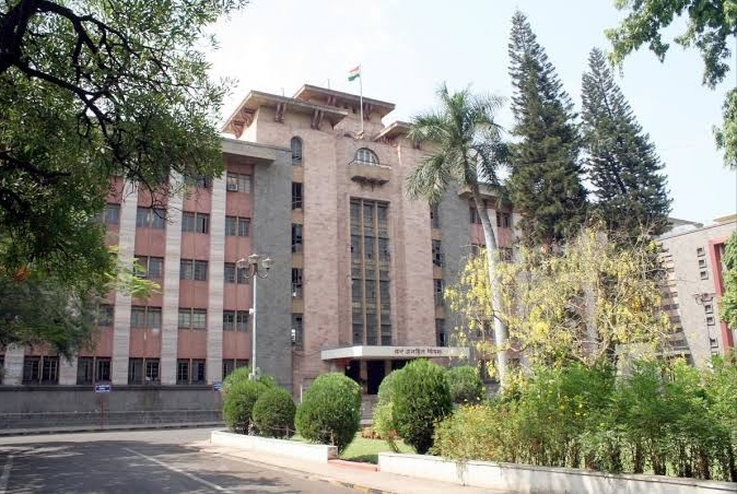 Large 'confusion' in 'March End' works in Pune Municipal Corporation | 'मार्च एंड'च्या कामांमध्ये मोठ्या प्रमाणावर 'घोळ' ; पुणे महापालिका आयुक्तांकडून गंभीर दखल Large 'confusion' in 'March End' works in Pune Municipal Corporation | 'मार्च एंड'च्या कामांमध्ये मोठ्या प्रमाणावर 'घोळ' ; पुणे महापालिका आयुक्तांकडून गंभीर दखल