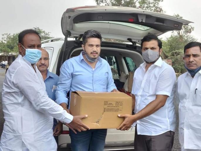 Sharad Pawar's help to Solapurkars; 75 Remedacivir injections for coronary artery disease | शरद पवारांची सोलापूरकरांना मदत; कोरोनाबधितांसाठी दिले ७५ रेमडेसिविर इंजेक्शन Sharad Pawar's help to Solapurkars; 75 Remedacivir injections for coronary artery disease | शरद पवारांची सोलापूरकरांना मदत; कोरोनाबधितांसाठी दिले ७५ रेमडेसिविर इंजेक्शन