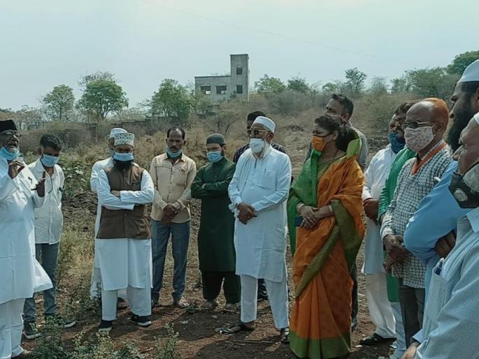 ... Finally, solve the problem of Muslim cemeteries in the Kondhwa area | ...अखेर कोंढवा परिसरातील मुस्लिम दफनभूमीचा प्रश्न मार्गी ... Finally, solve the problem of Muslim cemeteries in the Kondhwa area | ...अखेर कोंढवा परिसरातील मुस्लिम दफनभूमीचा प्रश्न मार्गी