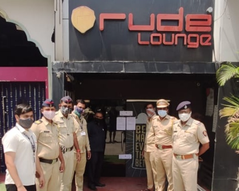 Hotel 'sealed' by police ; action on hucca parlor in Hinjewadi | हिंजवडीत हुक्का पार्लरवर कारवाई; हॉटेल रुड लाउंज पोलिसांनी केले 'सील' Hotel 'sealed' by police ; action on hucca parlor in Hinjewadi | हिंजवडीत हुक्का पार्लरवर कारवाई; हॉटेल रुड लाउंज पोलिसांनी केले 'सील'