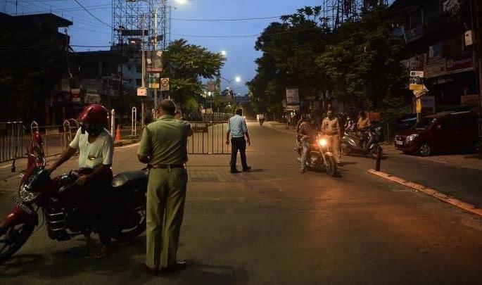 Tightening restrictions in the pune city: Commissioner of Police Amitabh Gupta's warning | पुणे शहरातील निर्बंध आणखी कडक करणार: पोलीस आयुक्त अमिताभ गुप्ता यांचा इशारा Tightening restrictions in the pune city: Commissioner of Police Amitabh Gupta's warning | पुणे शहरातील निर्बंध आणखी कडक करणार: पोलीस आयुक्त अमिताभ गुप्ता यांचा इशारा