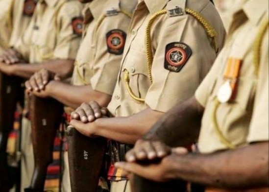 Coronavirus Police: Three hundred police officers, staff affected corona infection even after vaccination | Coronavirus Police : लसीकरणानंतरही पोलीस कोरोनाच्या विळख्यात; पावणे तीनशे पोलीस अधिकारी, कर्मचारी बाधित Coronavirus Police: Three hundred police officers, staff affected corona infection even after vaccination | Coronavirus Police : लसीकरणानंतरही पोलीस कोरोनाच्या विळख्यात; पावणे तीनशे पोलीस अधिकारी, कर्मचारी बाधित