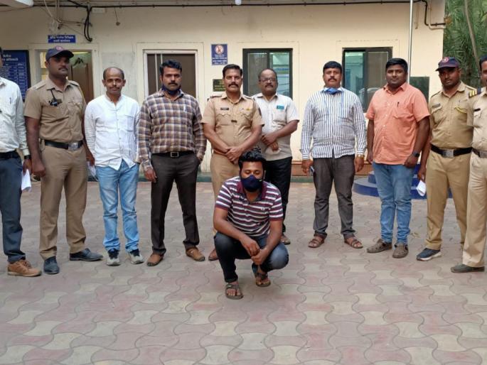 Police was arrested Pharmacist who fraud for remedicivir injection | रेमडेसिविर इंजेक्शनचा काळाबाजार करणाऱ्या फार्मासिस्टला पोलिसांनी ठोकल्या बेड्या Police was arrested Pharmacist who fraud for remedicivir injection | रेमडेसिविर इंजेक्शनचा काळाबाजार करणाऱ्या फार्मासिस्टला पोलिसांनी ठोकल्या बेड्या