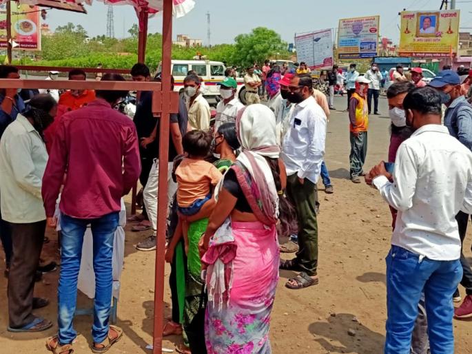 Coronavirus Indapur: Rapid antigen test on the streets of 165 citizens in Indapur | Coronavirus Indapur : इंदापूर शहरात विनाकारण फिरणाऱ्या १६५ नागरिकांची रस्त्यावरच रॅपिड अँटिजेन टेस्ट Coronavirus Indapur: Rapid antigen test on the streets of 165 citizens in Indapur | Coronavirus Indapur : इंदापूर शहरात विनाकारण फिरणाऱ्या १६५ नागरिकांची रस्त्यावरच रॅपिड अँटिजेन टेस्ट