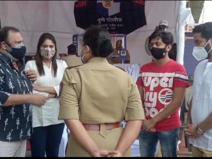 'Special'salute of Marathi artistes to police who are playing 'duty' with risk in Corona crisis! | कोरोना संकटात जीवाची बाजी लावत कर्तव्य बजावणाऱ्या 'खाकी वर्दी'ला मराठी कलाकार मंडळींचा 'हटके' सलाम!