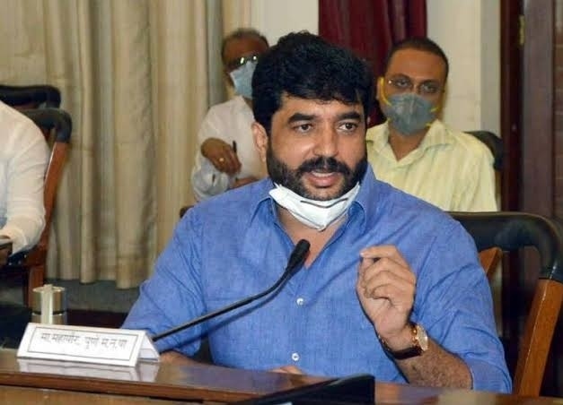 Corona Vaccination Pune: ... So why did you continue vaccination? Question by Mayor Murlidhar Mohol | Corona Vaccination Pune : ...तर मग लसीकरण सुरुच का केलं? महापौर मुरलीधर मोहोळ यांचा सवाल Corona Vaccination Pune: ... So why did you continue vaccination? Question by Mayor Murlidhar Mohol | Corona Vaccination Pune : ...तर मग लसीकरण सुरुच का केलं? महापौर मुरलीधर मोहोळ यांचा सवाल