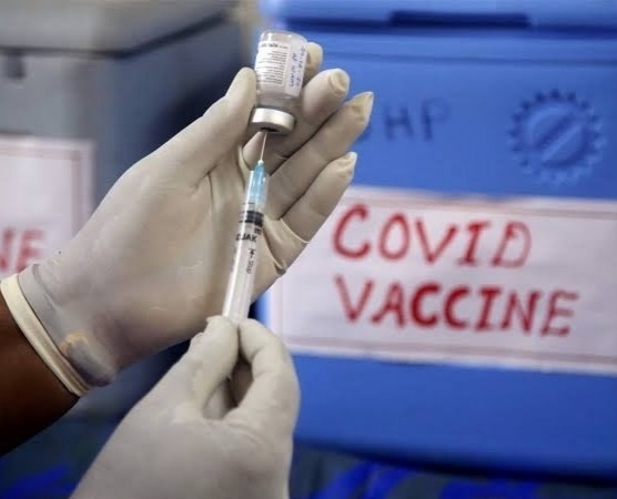 Corona Vaccination Pune: Vaccination programme at out-of-center society, club house in Pune; MP Amol Kolhe brought the matter on front | Corona Vaccination Pune : पुण्यात सोसायटी, क्लब हाऊसमध्ये लसीकरणाचा कार्यक्रम Corona Vaccination Pune: Vaccination programme at out-of-center society, club house in Pune; MP Amol Kolhe brought the matter on front | Corona Vaccination Pune : पुण्यात सोसायटी, क्लब हाऊसमध्ये लसीकरणाचा कार्यक्रम
