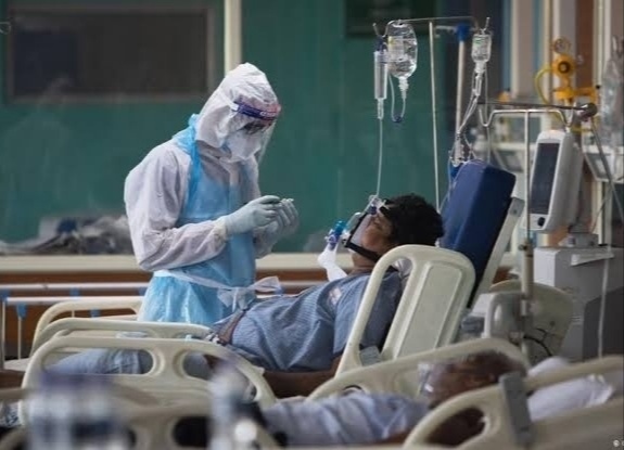 Corona Virus Pune : As many as 35% patients from outside Pune district are receiving treatment in the city; Additional stress on the municipal system | Corona Virus Pune पुणे जिल्ह्याबाहेरील तब्बल ३५ टक्के रुग्ण घेताहेत शहरात उपचार; पालिकेच्या यंत्रणेवर अतिरिक्त ताण