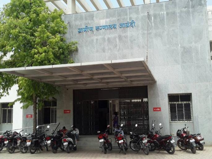 Shocking! 'Non-Veg Party' of employees in the parking lot of Alandi Rural Hospital | खळबळजनक! आळंदी ग्रामीण रुग्णालयाच्या पार्किंगमध्ये कर्मचाऱ्यांची रंगली 'नॉनव्हेज'पार्टी Shocking! 'Non-Veg Party' of employees in the parking lot of Alandi Rural Hospital | खळबळजनक! आळंदी ग्रामीण रुग्णालयाच्या पार्किंगमध्ये कर्मचाऱ्यांची रंगली 'नॉनव्हेज'पार्टी