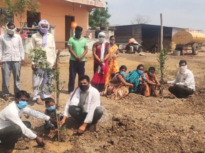 Throw my ash into the field and plant five trees on it; The teacher gave valuable teaching even after death | माझी रक्षा शेतात टाकून त्यावर पाच वृक्ष लावा; शिक्षकाने मृत्यूनंतरही दिली अनमोल शिकवणी Throw my ash into the field and plant five trees on it; The teacher gave valuable teaching even after death | माझी रक्षा शेतात टाकून त्यावर पाच वृक्ष लावा; शिक्षकाने मृत्यूनंतरही दिली अनमोल शिकवणी