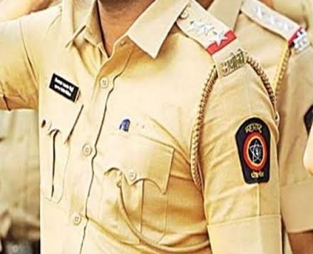 Demand for bribe of Rs. 3 lakh 60 thousand for no-objection certificate for advertise boards; Action on police sub-inspector | जाहिरात फलक लावण्याकरिता 'ना हरकत' प्रमाणपत्रासाठी मागितली ३ लाख ६० हजारांची लाच; पोलीस उपनिरीक्षकावर कारवाई Demand for bribe of Rs. 3 lakh 60 thousand for no-objection certificate for advertise boards; Action on police sub-inspector | जाहिरात फलक लावण्याकरिता 'ना हरकत' प्रमाणपत्रासाठी मागितली ३ लाख ६० हजारांची लाच; पोलीस उपनिरीक्षकावर कारवाई