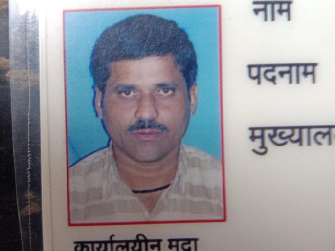 Hitting the back of a four-wheeler; Two-wheeler railway employee dies on the spot | चारचाकीची दुचाकीला मागून धडक ; दुचाकीस्वार रेल्वे कर्मचा-याचा जागीचं मृत्यू Hitting the back of a four-wheeler; Two-wheeler railway employee dies on the spot | चारचाकीची दुचाकीला मागून धडक ; दुचाकीस्वार रेल्वे कर्मचा-याचा जागीचं मृत्यू