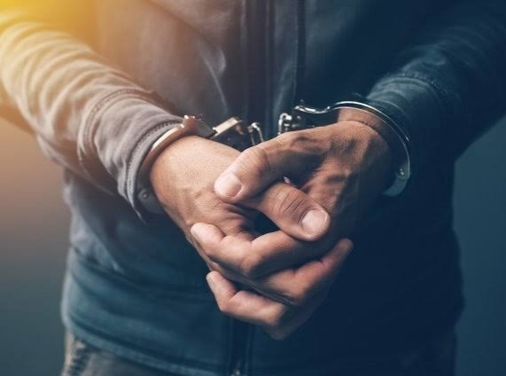Attempted suicide by accused ; attack by Knife and blade | घरफोडी, लूटमारीचे गुन्हे करून फरार झालेल्या आरोपीचा आत्महत्येचा प्रयत्न; चाकू अन् ब्लेडने वार Attempted suicide by accused ; attack by Knife and blade | घरफोडी, लूटमारीचे गुन्हे करून फरार झालेल्या आरोपीचा आत्महत्येचा प्रयत्न; चाकू अन् ब्लेडने वार