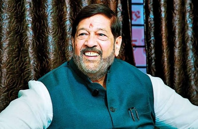 Rickshaw driver's grant announcement on paper only! "Government should immediately provide subsidy to rickshaw pullers" | ईडी-फिडीला मी घाबरत नाय; ईडी म्हणजे आमच्यासाठी रिक्षाचालक! भाजप खासदार गिरीश बापट यांचं वक्तव्य Rickshaw driver's grant announcement on paper only! "Government should immediately provide subsidy to rickshaw pullers" | ईडी-फिडीला मी घाबरत नाय; ईडी म्हणजे आमच्यासाठी रिक्षाचालक! भाजप खासदार गिरीश बापट यांचं वक्तव्य