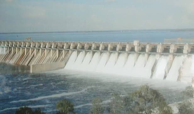 Many governments came and went, MLAs, MPs and even ministers; But Indapur's water problem is 'as it was'! | कित्येक सरकारं आली अन् गेली, आमदार, खासदारकीसह कुणी मंत्रीही झाले; पण इंदापूरचा पाणीप्रश्न ‘जैसे थे'च!  Many governments came and went, MLAs, MPs and even ministers; But Indapur's water problem is 'as it was'! | कित्येक सरकारं आली अन् गेली, आमदार, खासदारकीसह कुणी मंत्रीही झाले; पण इंदापूरचा पाणीप्रश्न ‘जैसे थे'च!