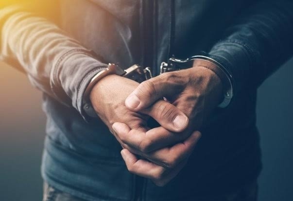 Police arrest to youth on his birthday in Pimpri | "कुछ दिन और सही... बहोत बडा धमाका होगा.." ; पिंपरीत 'बर्थ डे' च्या दिवशी भाईला घडली तुरुंगवारी Police arrest to youth on his birthday in Pimpri | "कुछ दिन और सही... बहोत बडा धमाका होगा.." ; पिंपरीत 'बर्थ डे' च्या दिवशी भाईला घडली तुरुंगवारी