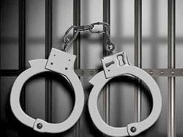 Arrested for killing a businessman in a dispute over water supply to companies | कंपन्यांना पाणी पुरविण्याच्या वादातून व्यावसायिकाचा खून करणाऱ्या ३ जणांना पोलिसांनी ठोकल्या बेड्या Arrested for killing a businessman in a dispute over water supply to companies | कंपन्यांना पाणी पुरविण्याच्या वादातून व्यावसायिकाचा खून करणाऱ्या ३ जणांना पोलिसांनी ठोकल्या बेड्या