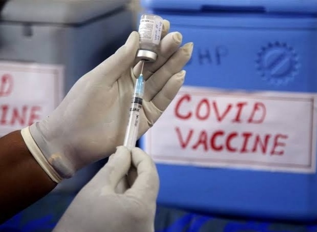 Corona Vaccination Pune : All vaccination centers in Pune will remain closed on Saturday; The way will be clear soon, the mayor believes | Corona Vaccination Pune : पुणे शहरातील सर्व लसीकरण केंद्र शनिवारीही राहणार बंदच; लवकरच मार्ग निघेल, महापौरांचा विश्वास Corona Vaccination Pune : All vaccination centers in Pune will remain closed on Saturday; The way will be clear soon, the mayor believes | Corona Vaccination Pune : पुणे शहरातील सर्व लसीकरण केंद्र शनिवारीही राहणार बंदच; लवकरच मार्ग निघेल, महापौरांचा विश्वास