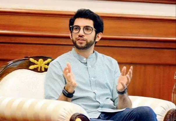 Pune 'Smart City' tweets against Environment Minister Aditya Thackeray: Shiv Sena aggressive | पर्यावरण मंत्री आदित्य ठाकरेंविरोधात पुणे स्मार्ट सिटीचे आक्षेपार्ह 'ट्विट' : शिवसेना आक्रमक Pune 'Smart City' tweets against Environment Minister Aditya Thackeray: Shiv Sena aggressive | पर्यावरण मंत्री आदित्य ठाकरेंविरोधात पुणे स्मार्ट सिटीचे आक्षेपार्ह 'ट्विट' : शिवसेना आक्रमक