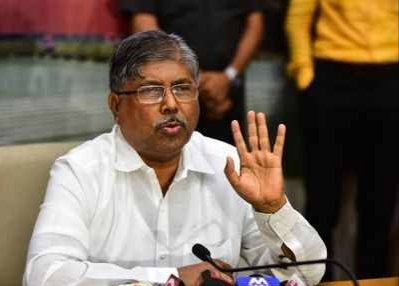 "The Center has no role in the Maratha reservation, because the question is a matter for the state," claims Chandrakant Patil | "मराठा आरक्षण हा राज्याच्या सूचीतला विषय ; त्यात केंद्राची काहीच भूमिका नाही" ; चंद्रकांत पाटलांचा दावा "The Center has no role in the Maratha reservation, because the question is a matter for the state," claims Chandrakant Patil | "मराठा आरक्षण हा राज्याच्या सूचीतला विषय ; त्यात केंद्राची काहीच भूमिका नाही" ; चंद्रकांत पाटलांचा दावा