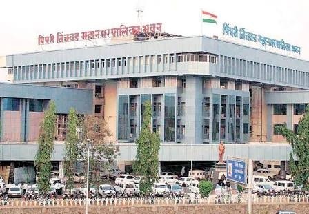 Pimpri-Chinchwad Municipal Corporation announcement of Rs 3,000 help in trouble | पिंपरी- चिंचवड महापालिकेतील सत्ताधारी भाजपला अति घाई भोवली? ३ हजारांच्या मदतीची घोषणा 'कायदेशीर' कात्रीत सापडली Pimpri-Chinchwad Municipal Corporation announcement of Rs 3,000 help in trouble | पिंपरी- चिंचवड महापालिकेतील सत्ताधारी भाजपला अति घाई भोवली? ३ हजारांच्या मदतीची घोषणा 'कायदेशीर' कात्रीत सापडली