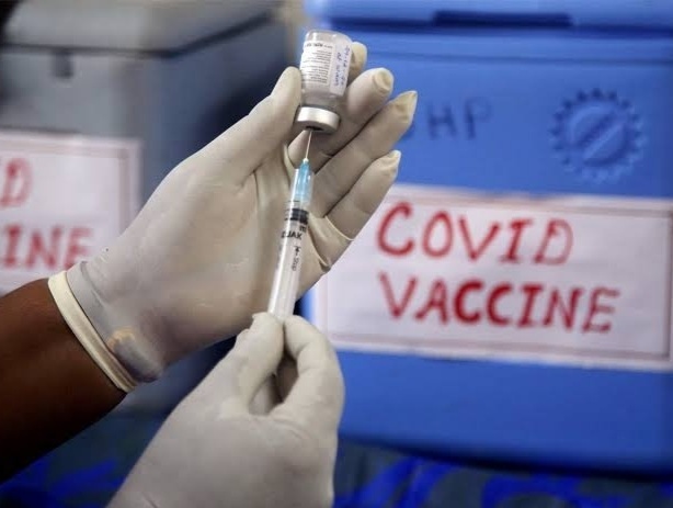 Corona Vaccination Pune: Covishield vaccine will be available at 54 centers and Covaxin vaccine at 15 centers in Pune on Thursday | Corona Vaccination Pune : पुणे शहरात गुरुवारी ५४ केंद्रांवर कोव्हिशिल्ड तर १५ केंद्रांवर कोव्हॅक्सिन लस उपलब्ध राहणार