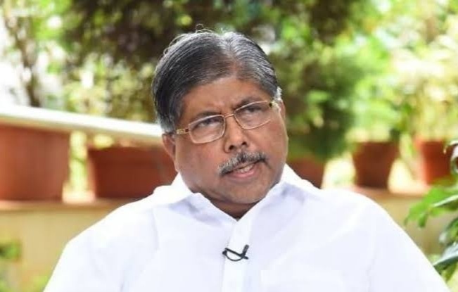 If the Maratha community does not down on streets today for reservation, time will pass: Chandrakant Patil | आरक्षणासाठी मराठा समाज आज रस्त्यावर उतरला नाही तर वेळ निघून जाईल : चंद्रकांत पाटील If the Maratha community does not down on streets today for reservation, time will pass: Chandrakant Patil | आरक्षणासाठी मराठा समाज आज रस्त्यावर उतरला नाही तर वेळ निघून जाईल : चंद्रकांत पाटील